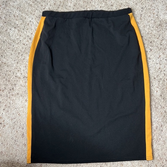Black and yellow pencil skirt - Picture 2 of 2